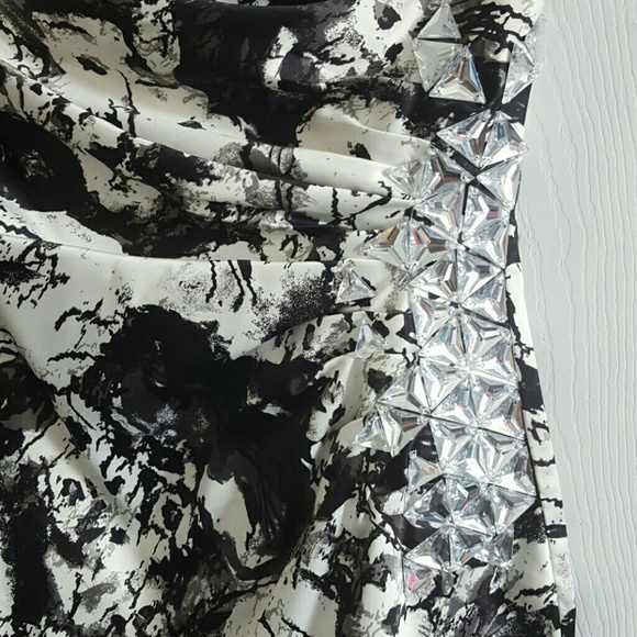 ⬇️Black and white dress - Picture 4 of 4